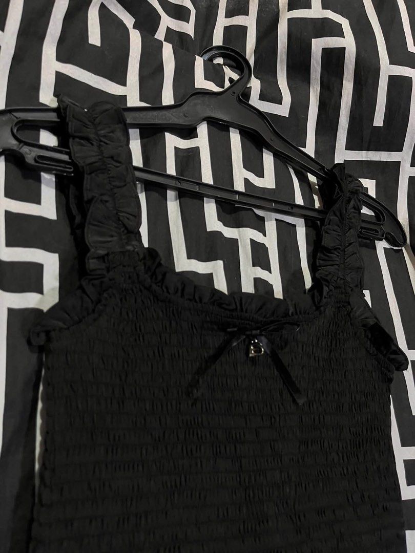 Alexander Wangg Pleated Top (Category: Activewear) located in Manila. Submitted by bibiies2.0xghettothrift (Listing ID 1463894906, Image 3). Description: Alexander Wangg Pleated Top Details W13-20 Superstretched L15 Medium ₱850 Loc.Baclaran Paranaque.