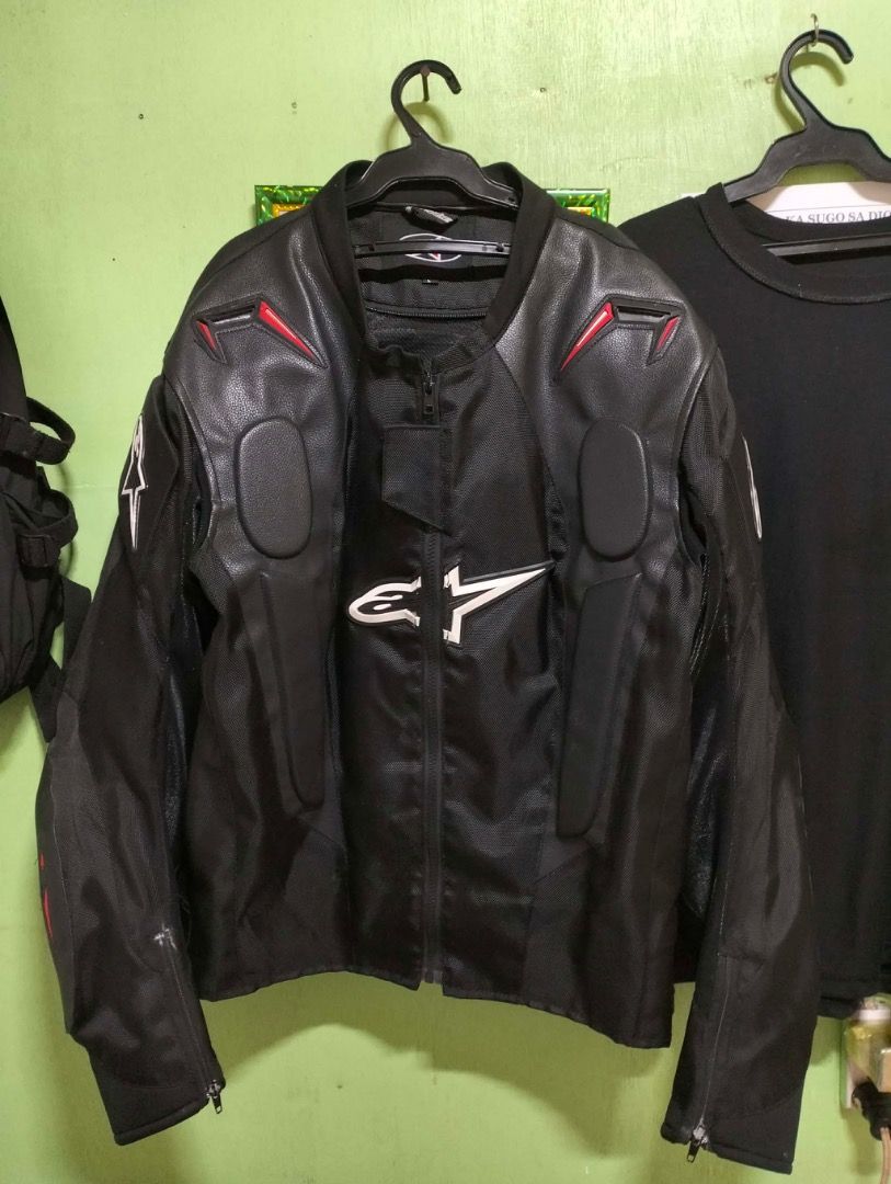 Alpinestar Camelback Jacket (Category: Coats, Jackets and Outerwear) located in Albuera. Submitted by jenna_maglinte_23 (Listing ID 1463823749, Image 1). Description: Alpinestar Camelback Riding Jacket Size Large on Tag Lightly Worn.