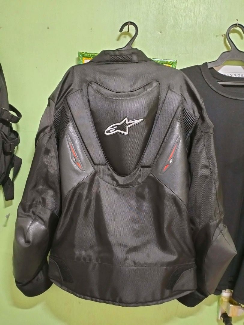 Alpinestar Camelback Jacket (Category: Coats, Jackets and Outerwear) located in Albuera. Submitted by jenna_maglinte_23 (Listing ID 1463823749, Image 2). Description: Alpinestar Camelback Riding Jacket Size Large on Tag Lightly Worn.