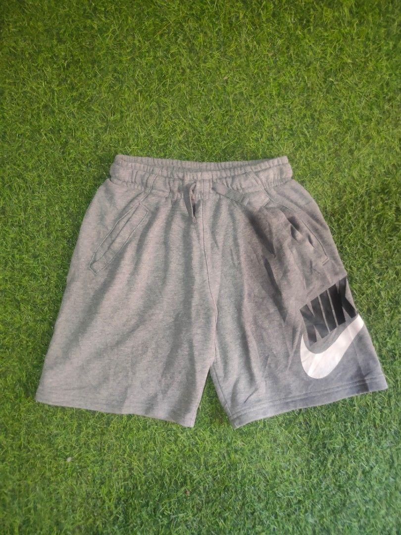 Alumni short youth size (Category: Activewear) located in Daet. Submitted by thriftnidiegz (Listing ID 1463759778, Image 2). Description: excellent condition no issue no crack print waist-22-30 L-16.