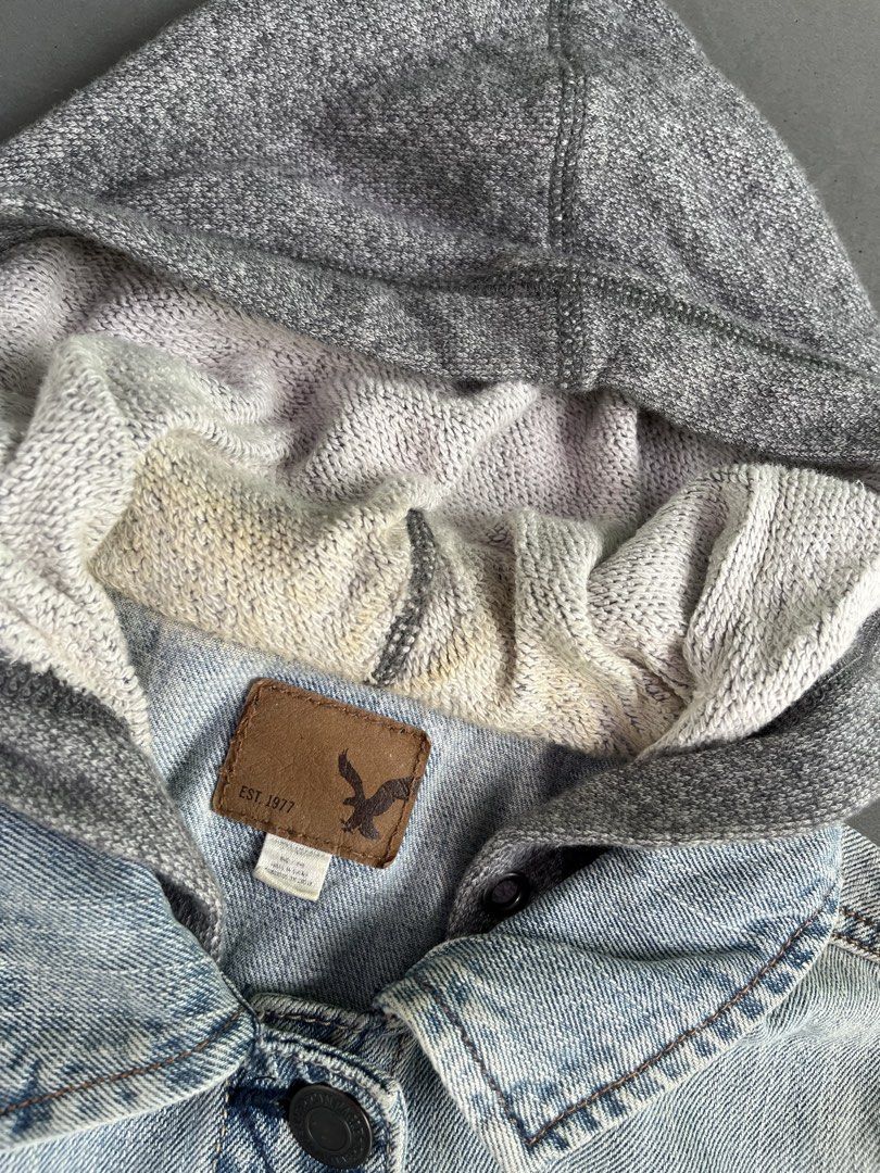 AMERICAN EAGLE (Category: Coats, Jackets and Outerwear) located in Quezon City. Submitted by kentstuff (Listing ID 1463832543, Image 3). Description: AMERICAN EAGLE Size M On Tag Shoulder-Hem : 21” Pit-Pit : 18” Condition: Excellent CR: 9.8/10 Flaws: yellow stain Needwash DISCLAIMER: This is a thrifted item. All brands, logos, and trademarks belong to their rightful owners. We’re here to rehome great pieces — no brand affiliation intended..