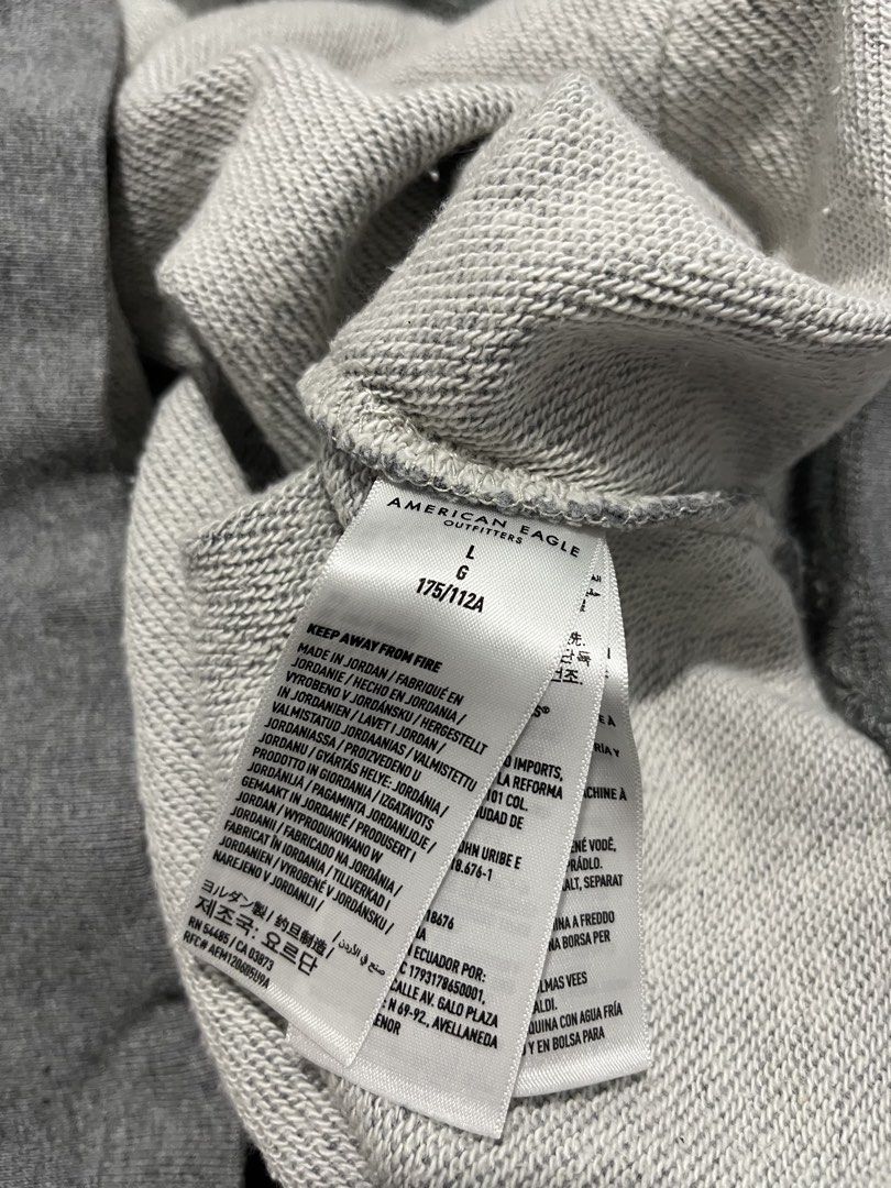 American Eagle Grey AE Embroidered Hoodie (Category: Hoodies) located in Mandaluyong City. Submitted by unomarcelo001 (Listing ID 1463803558, Image 3). Description: L-29 W-27 LARGE on tag but can fit up to XL no flwas good as new - Grey hoodie from American Eagle - Features embroidered AE logo on the front - AE logo also present on the sleeve - Includes a front pocket - Adjustable drawstrings for the hood - Comfortable and casual style price stil