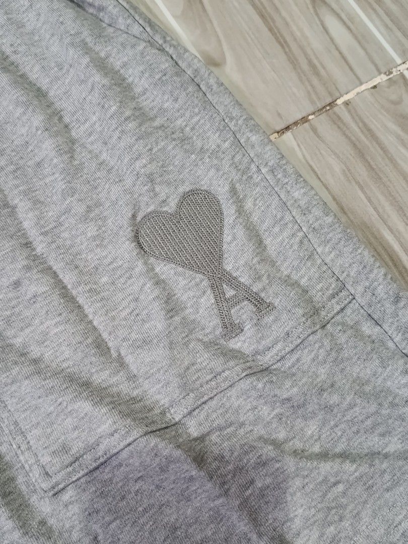 AMI GRAY SWEAT SHORT (freeshipping) (Category: Shorts) located in Quezon City. Submitted by gyl-stop (Listing ID 1463881341, Image 3). Description: free shipping 28-34 x 22 excellent condi cr: 9.8/10 issue: cut tags or off.