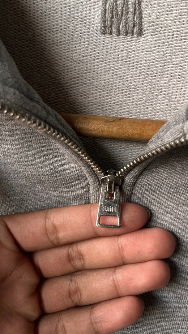 AMI Paris Half Zip Sweatshirt (Category: Luxury Apparel) located in Cabuyao City. Submitted by kisyana (Listing ID 1463894547, Image 3). Description: .