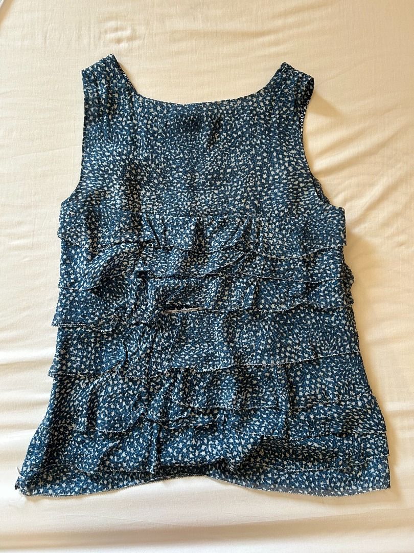 Ann Taylor Sleeveless Top (Category: Blouses) located in Batangas. Submitted by dusclutter (Listing ID 1463773476, Image 2). Description: RFS: decluttering No issues Loc: Sto tomas, Batangas MOP: Maribank / Gcash / Maya / BDO Shipping c/o buyer.