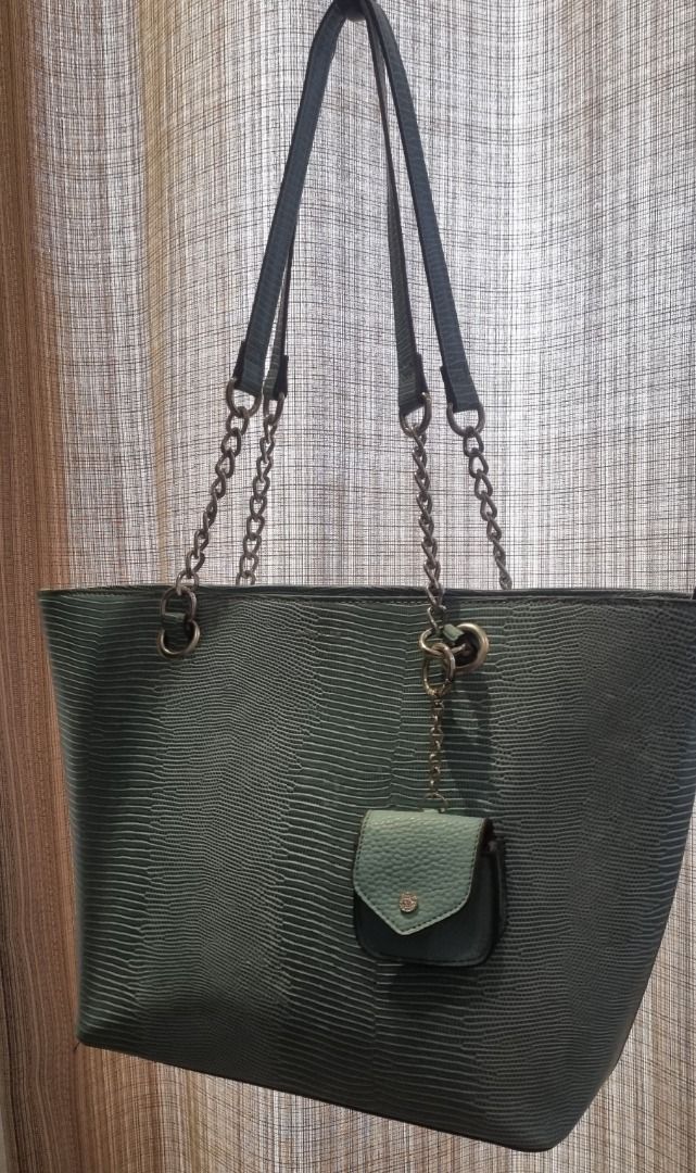 Anne Klein bag (Category: Luxury Bags & Wallets) located in Las Pinas. Submitted by leannah (Listing ID 1463789032, Image 1). Description: .