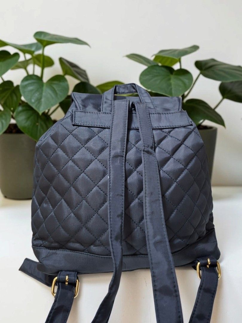 ANNE KLEIN II QUILTED NYLON BACKPACK (Category: Backpacks) located in Las Pinas. Submitted by annachiaonair2037 (Listing ID 1463806943, Image 3). Description: ANNE KLEIN II QUILTED NYLON BACKPACK FROM JAPAN BELT TYPE STRAP CLOSURE H 11" L 14" W 4.5" Disclaimer: I am not affiliated with, associated with, or authorized by any of the brands featured posted. Any mention of brand names, trademarks, or logos is solely for identification and reference p