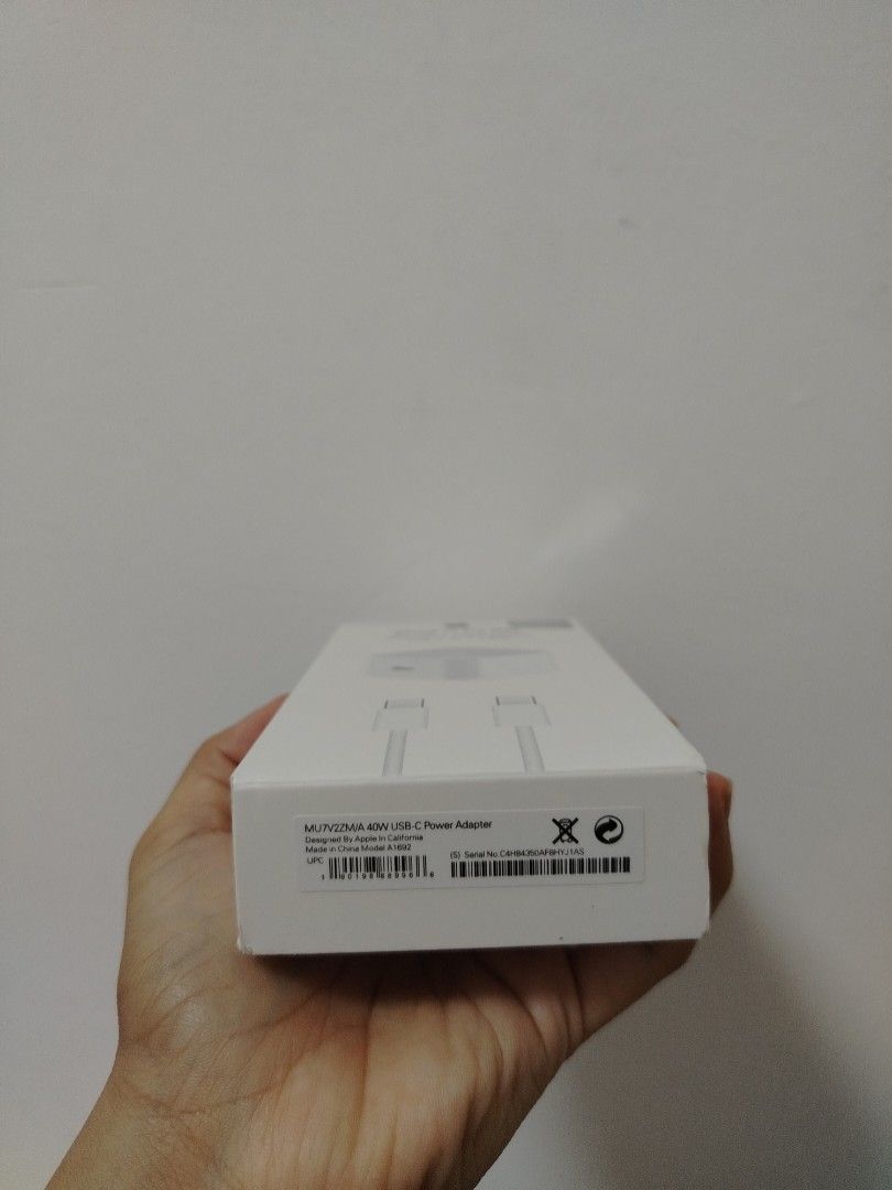 Apple 40W USB-C POWER ADAPTER AND USB-C to C CABLE (Category: Chargers) located in Manila. Submitted by avenuefinds (Listing ID 1463857478, Image 3). Description: SET FAST CHARGING.