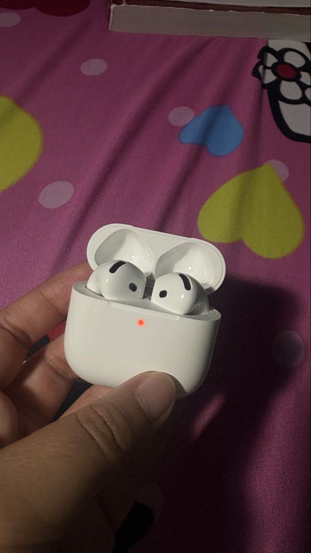Apple Airpods 4 (Category: Earphones) located in Manila. Submitted by alejaoe (Listing ID 1463895675, Image 2). Description: RFS: - ayaw na kumonek sa phone (with box) - with box .