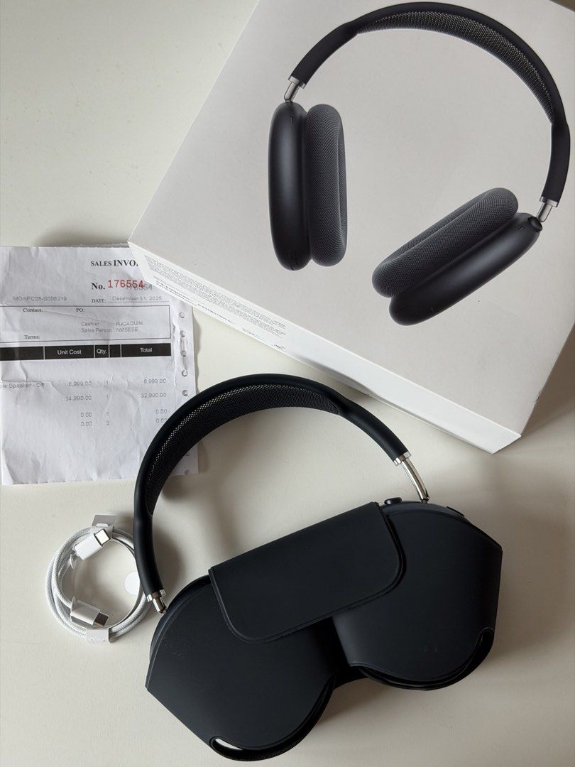 Apple AirPods Max Midnight Blue (Category: Headphones & Headsets) located in Pasay City. Submitted by rjzbrown (Listing ID 1463788912, Image 1). Description: - Apple AirPods Max - Purchased on December 31, 2025 - Includes original Smart Case and charging cable - Selling due to infrequent use.
