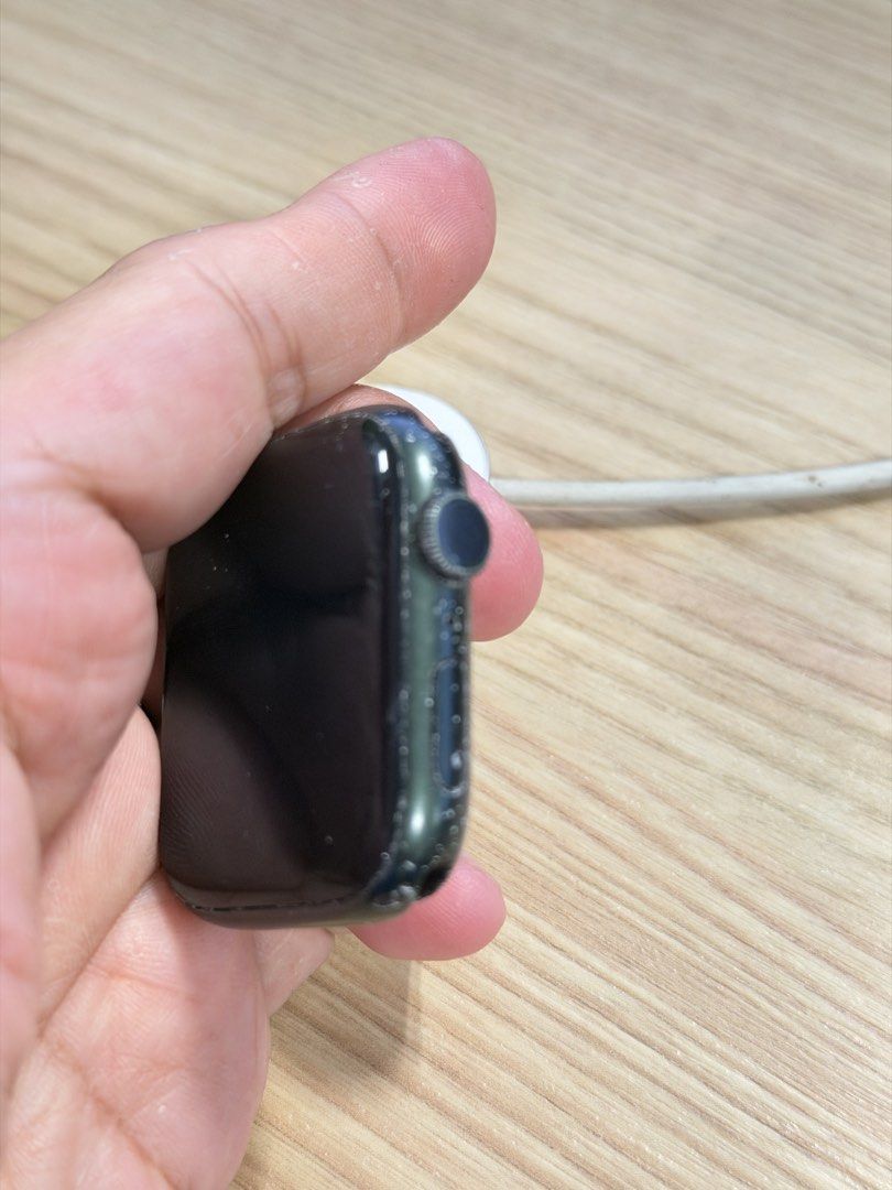 Apple Watch Series 7 45mm (Category: Wearables & Smart Watches) located in Manila. Submitted by zupershan (Listing ID 1463862021, Image 3). Description: - Apple Watch Series 7 with original charger - Fully functional with paint chips all working - RFS upgraded to Series 9.