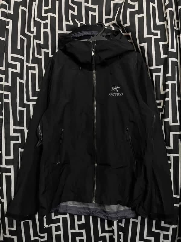 ARC TERYX OUTDOOR JACKET (Category: Luxury Apparel) located in Manila. Submitted by bibiies2.0xghettothrift (Listing ID 1463880357, Image 2). Description: Details W24 L28 Large Loc.Baclaran Paranaquep.
