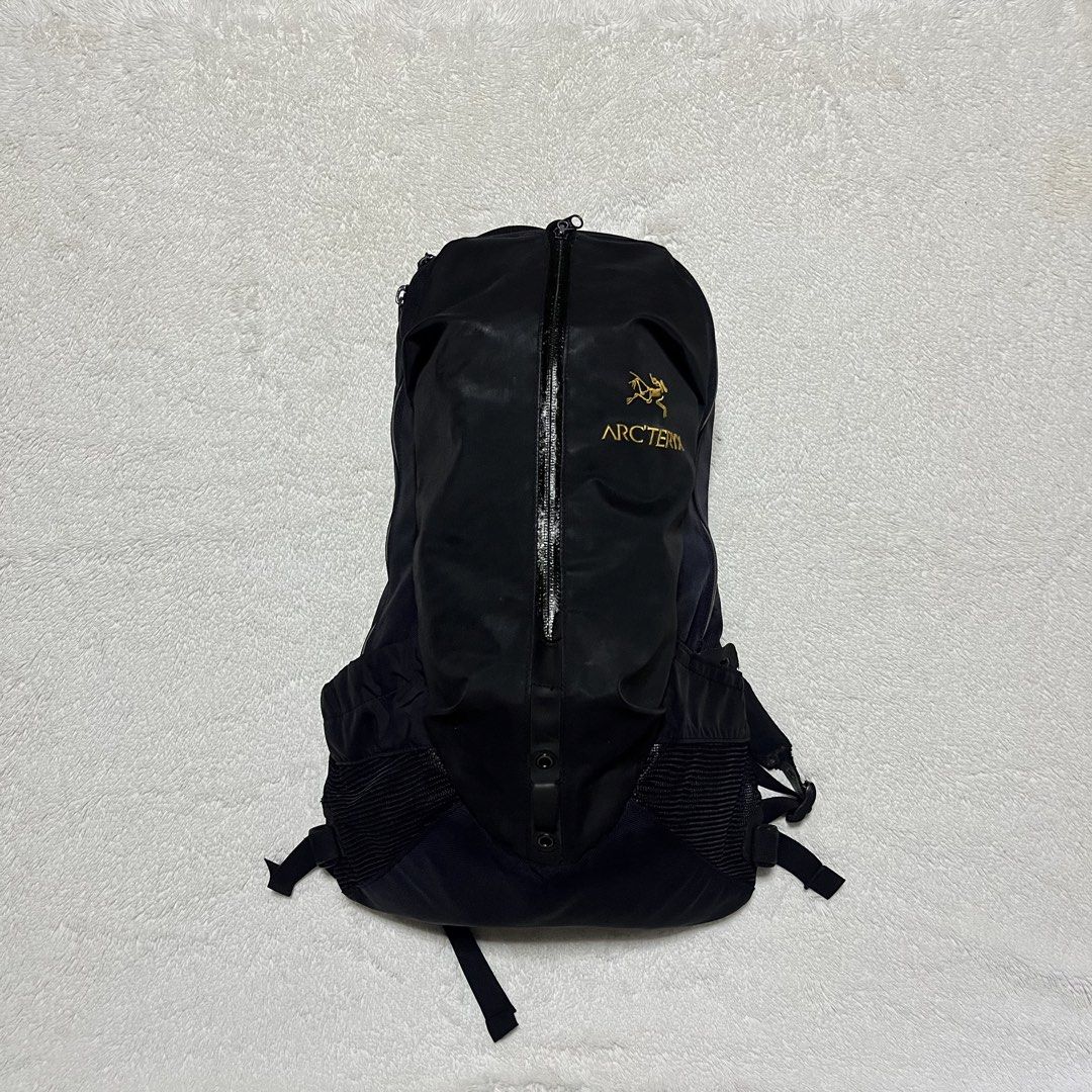 ARCTERYX 22 ARRO BACKPACK (Category: Backpacks) located in Naga. Submitted by goodfinds_only.v1 (Listing ID 1463795507, Image 1). Description: FOR SALE -ARCTERYX 22 ARRO BACKPACK CAPACITY OF 22 LITERS MEASURMENTS WIDTH:12 INCHES HEIGHT:21 INCHES DEPTH:10 INCHES WEIGHT:1.08KG COLOR RATE:10/10 EXPECT SOME WEAR OF USAGE.UKAY NOT BRANDNEW EXCELLENT CONDITION FEATURES -MATERIALS HEAVY DUTY 420 CORDURA NYLON 6.6 -CENTER ZIP LAYOUT -WATER TIGHT CENTER Z