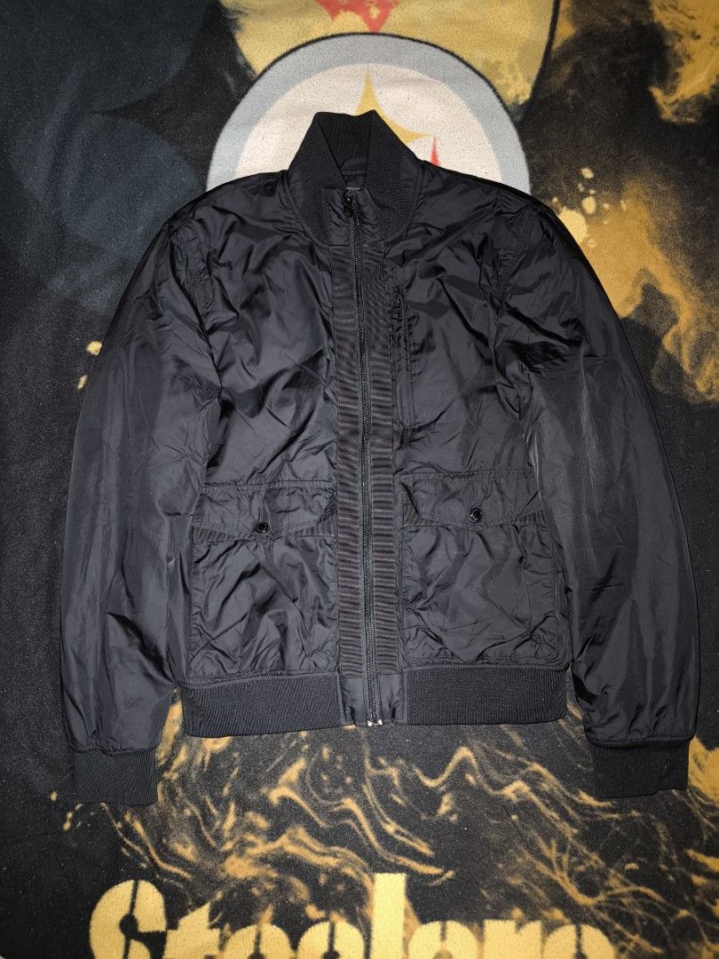 Armani Exchange Bomber Jacket Black (Category: Coats, Jackets and Outerwear) located in Manila. Submitted by fljaoti27 (Listing ID 1463809884, Image 1). Description: Armani bomber Jacket Medium Issue cut wash tag only.
