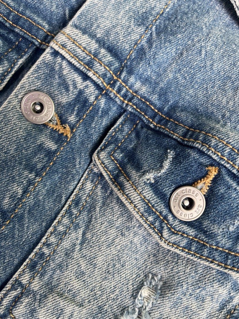 ART CLASS DENIM JACKET (Category: Coats, Jackets and Outerwear) located in Quezon City. Submitted by kentstuff (Listing ID 1463860386, Image 3). Description: ART CLASS Size YOUTH LARGE On Tag Shoulder-Hem : 24” Pit-Pit : 18” Condition: Excellent CR: 9.8/10 Flaws: ❌ Needwash DISCLAIMER: This is a thrifted item. All brands, logos, and trademarks belong to their rightful owners. We’re here to rehome great pieces — no brand affiliation intended..