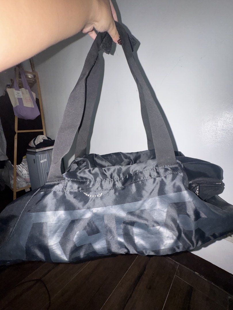 ASICS 3 Way Bag (Category: Backpacks) located in Quezon City. Submitted by mkl.p (Listing ID 1463882462, Image 2). Description: - og asics (got it for 3k+) - can be a backpack, duffle bag, sling/gym/training bag - slightly used only - NO flaws - with front pocket - with shoe pocket - no pockets inside - all zippers working - adjustable straps loc timog qc.