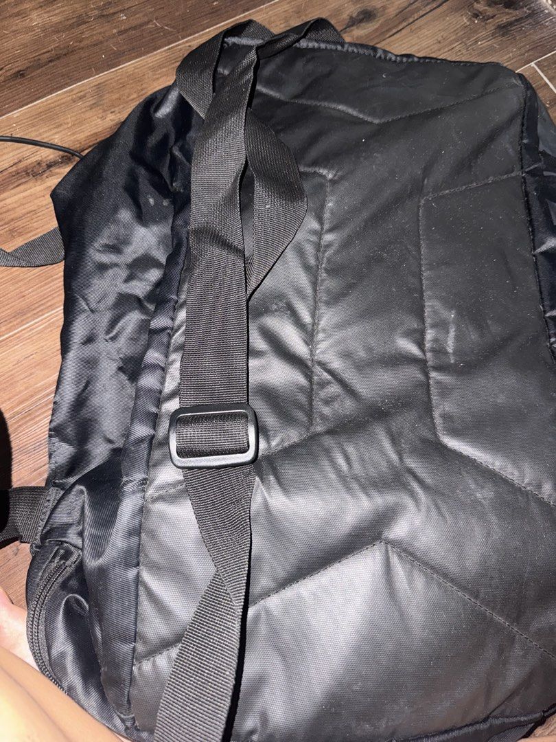 ASICS 3 Way Bag (Category: Backpacks) located in Quezon City. Submitted by mkl.p (Listing ID 1463882462, Image 3). Description: - og asics (got it for 3k+) - can be a backpack, duffle bag, sling/gym/training bag - slightly used only - NO flaws - with front pocket - with shoe pocket - no pockets inside - all zippers working - adjustable straps loc timog qc.