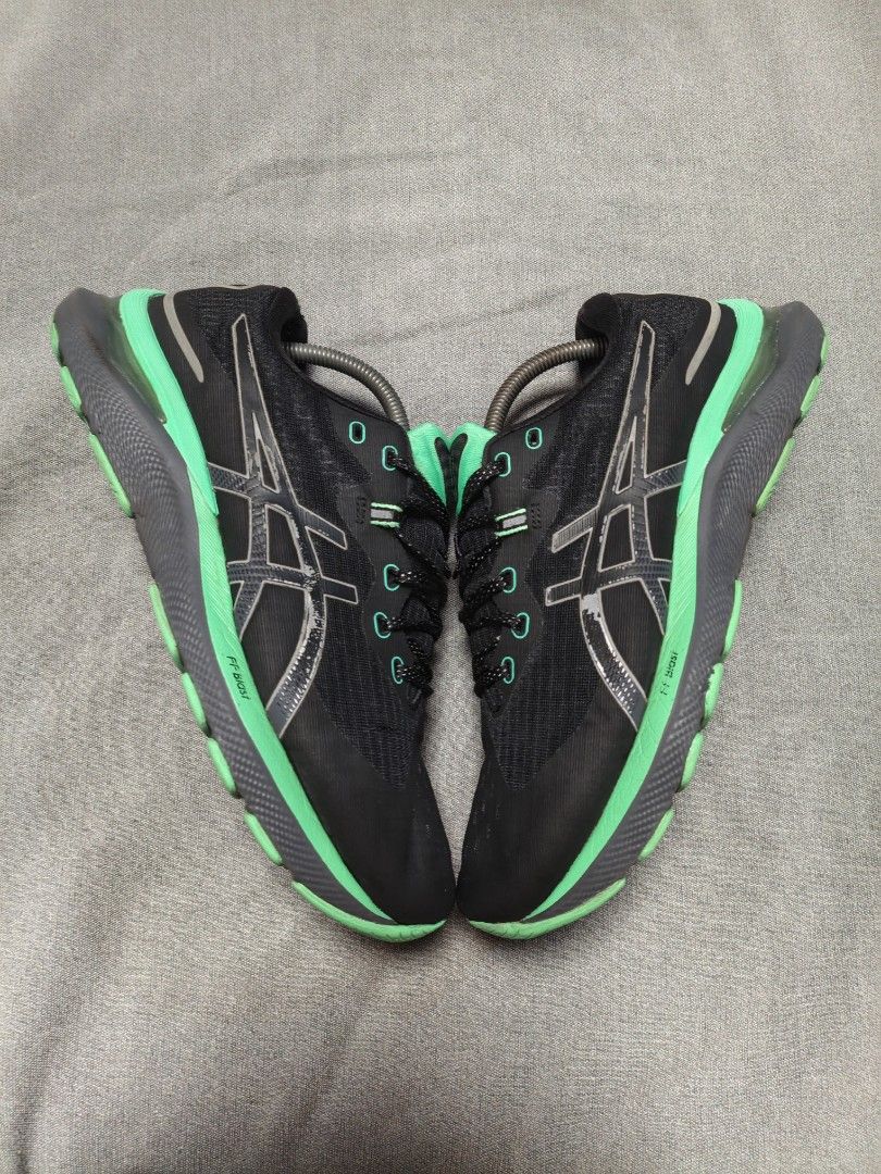 ASICS Gel-Cumulus 24 Lite-Show (Category: Sneakers) located in Cabuyao City. Submitted by wardsole (Listing ID 1463929447, Image 2). Description: ASICS Gel-Cumulus 24 Lite-Show Excellent condition Super Kapit good for pickleball Us 9.5 Eur 43.5 Issue check last pic, repaired sock line and scratches - 1250.