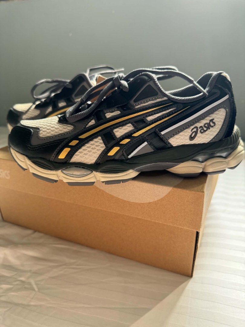 Asics Gel-NYC 2055 (Category: Sneakers) located in Paranaque City. Submitted by jdgc_ (Listing ID 1463827413, Image 1). Description: - price is nego - bought for 5.5k on ig - rfs: too small.