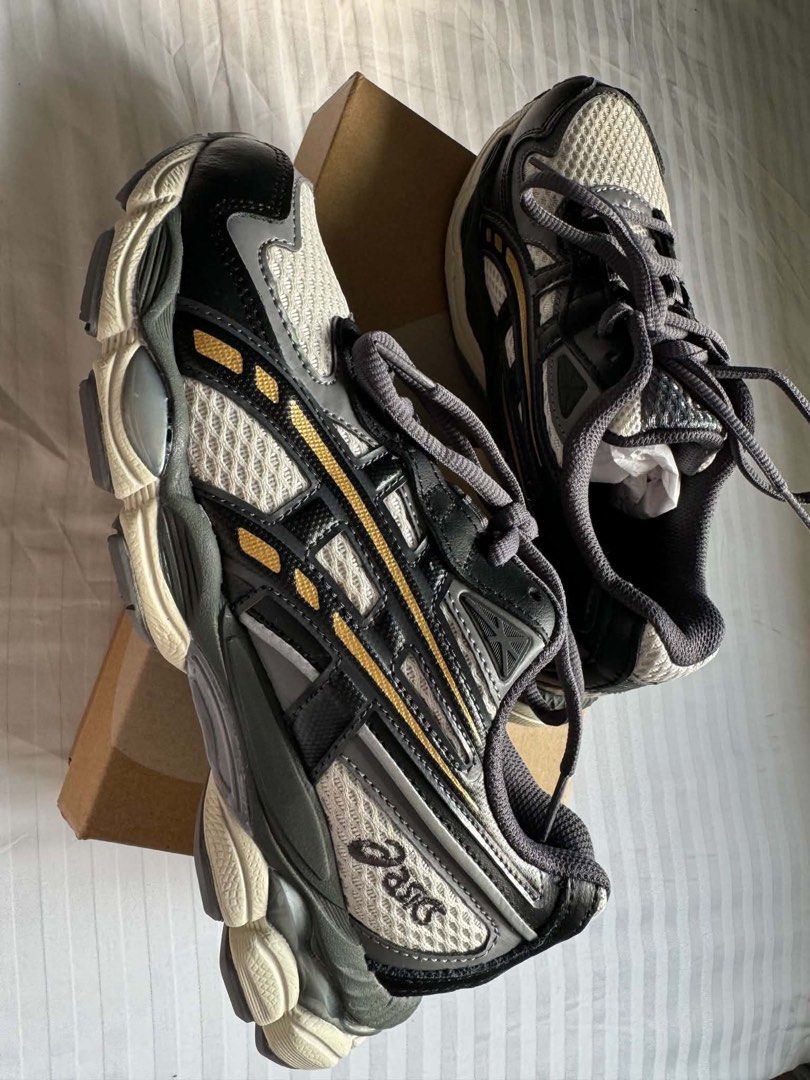 Asics Gel-NYC 2055 (Category: Sneakers) located in Paranaque City. Submitted by jdgc_ (Listing ID 1463827413, Image 3). Description: - price is nego - bought for 5.5k on ig - rfs: too small.