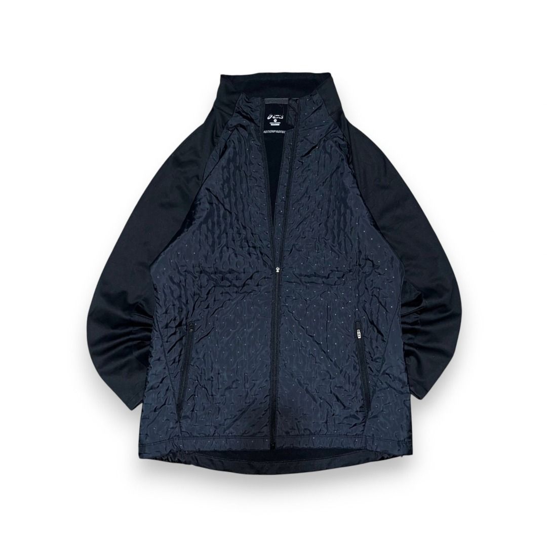 ASICS PUFFER JACKET (Category: Coats, Jackets and Outerwear) located in Quezon. Submitted by ejay.thrift.clothes (Listing ID 1463869107, Image 1). Description: MEDIUM 20.5 X 26 NO ISSUE COLOR RATE: 10/10 AS NEW CONDITION FRESHLY WASHED READY TO WEAR # 302.