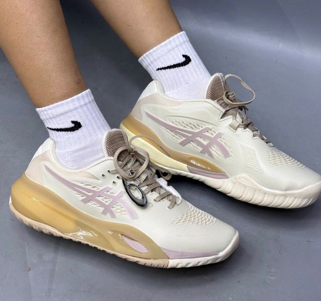 Asics resolution 10 "Beige Pink" 🛒🛒🛒 (Category: Sneakers) located in Manila. Submitted by josier_181 (Listing ID 1463833237, Image 1). Description: Available now Ma'am/Sir Pm for more details Your order via lalamove COD or GCASH payment. Kung anong nasa post ko po yun po mismo ang dadating na item sa inyo 💯 Good quality and condition Thank you and God bless Womens Size Guide 5US - 36 EU/FR - 22CM 6US - 37 EU/FR - 23CM 6.5US - 37.5 EU/FR - 23.