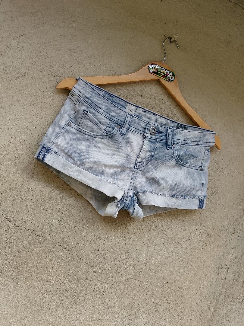 ‎AUTHENTIC! " VOLCOM (acid washed) WOMEN " (Category: Shorts) located in Danao, Cebu. Submitted by psychypymb40965 (Listing ID 1463917919, Image 2). Description: details are in first photo ‎measurements through tape measure ‎pm/dm for other details,issues or transactions ‎negotiable! 👊😁.