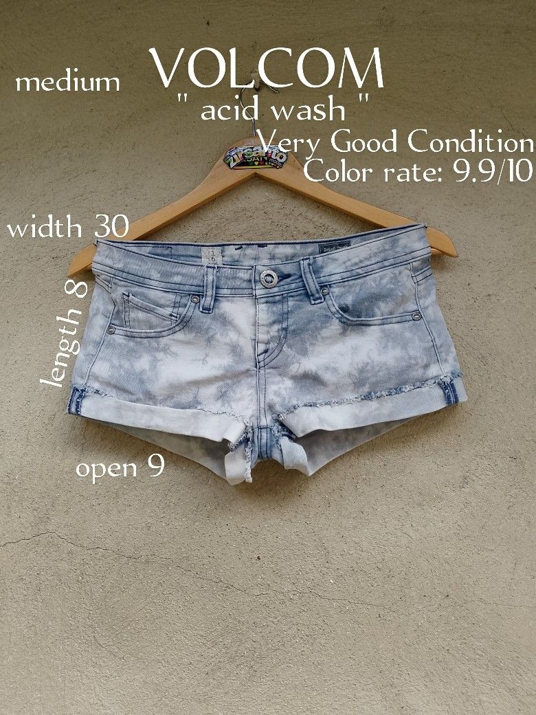 ‎AUTHENTIC! " VOLCOM (acid washed) WOMEN " (Category: Shorts) located in Danao, Cebu. Submitted by psychypymb40965 (Listing ID 1463917919, Image 1). Description: details are in first photo ‎measurements through tape measure ‎pm/dm for other details,issues or transactions ‎negotiable! 👊😁.