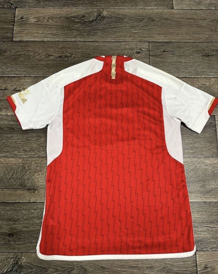 Authentic Arsenal 23/24 Home Jersey (Category: Activewear) located in San Carlos. Submitted by sheshi_king (Listing ID 1463811330, Image 2). Description: 1500 Fixed Good as New, No Issue! Dimes: Length Front: 28 Length Back: 29.5 Width: 19.5.