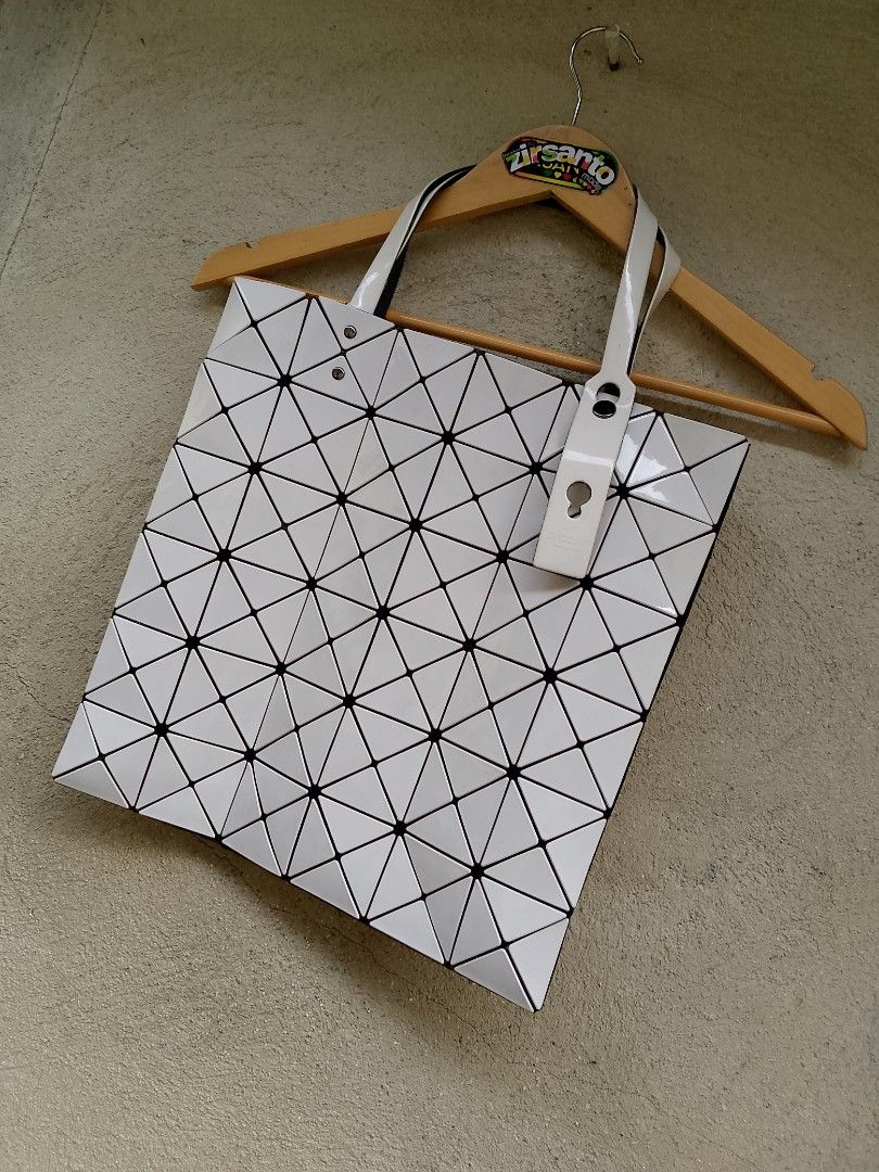 AUTHENTIC! BAO BAO ISSEY MIYAKE (Lucent Geometric) (Category: Luxury Bags & Wallets) located in Danao, Cebu. Submitted by psychypymb40965 (Listing ID 1463922730, Image 3). Description: details are in first photo ‎measurements through tape measure ‎pm/dm for other details,issues or transactions ‎negotiable! 👊😁.