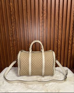 (Category: ) located in . Submitted by luxshoppe88 (Listing ID 1463826463, Image 1). Description: .