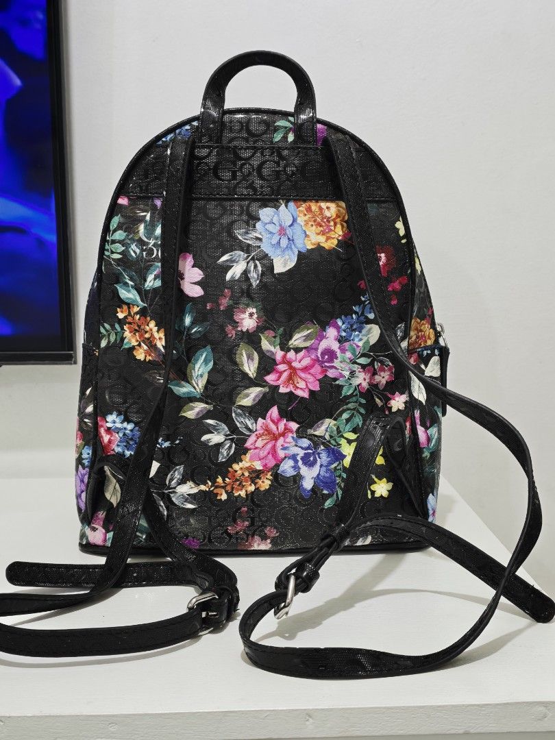 Authentic GUESS Floral BackPack (Category: Backpacks) located in Pasig City. Submitted by dian.juliet (Listing ID 1463859647, Image 3). Description: ▪️Bought P7k plus ▪️Negotiable ▪️Minimal flaw inside the bag ONLY. Pls see pictures. ▪️Used once during travel. ▪️From USA ▪️What you see is what you get. ▪️Colors may vary due to lightning. ▪️Flaws are barely noticeable. ▪️Feel free to message me for other details. :) 🖤 dian.