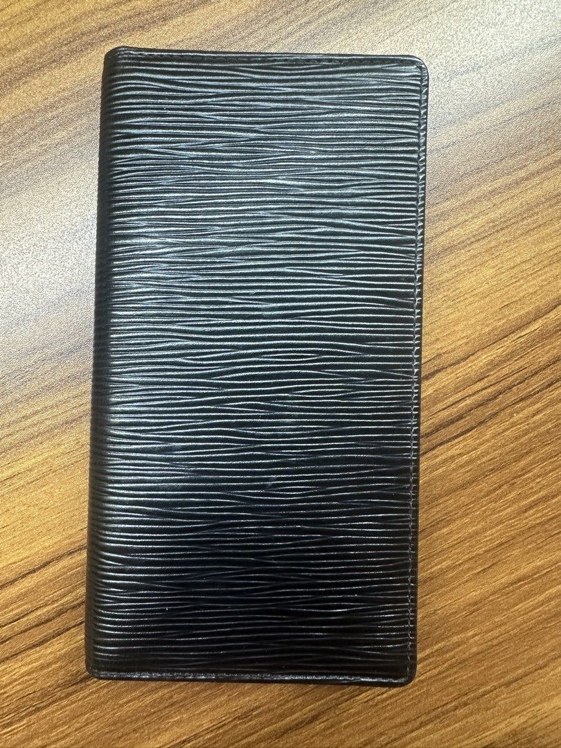 Authentic lv epi long wallet (Category: Luxury Bags & Wallets) located in Manila. Submitted by chacloset26 (Listing ID 1463779428, Image 1). Description: No flaws still in good condition.