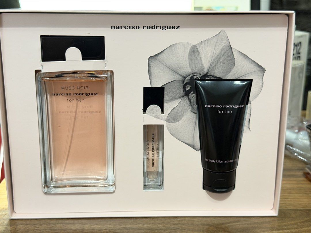 Authentic Narciso Rodriguez Musc Noir EDP Set (Category: Fragrance & Deodorants) located in Mandaluyong City. Submitted by elle_scent (Listing ID 1463937220, Image 1). Description: Last Price Posted Set includes: * 🌸 Musc Noir for Her Eau de Parfum – 100ml * 🌸 Musc Noir for Her Eau de Parfum – 10ml travel spray * 🖤 Musc Noir for Her Body Lotion – 50ml Fragrance: feminine, sensual, soft and musky with a warm, sophisticated character. Perfect fo