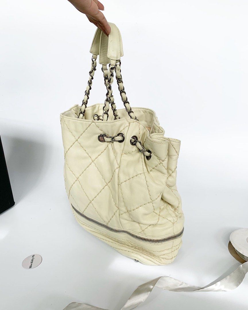 Authentic Preloved Chanel Shoulder Bag Expandable Large (Category: Luxury Bags & Wallets) located in San Pablo. Submitted by misskittyph (Listing ID 1463759154, Image 2). Description: Chanel Large Expandable Bucket Ligne Chain Bag ▪️52k . Includes generic dustbag Holo sticker in tact 8.8/10 condition (professionally color restored; airbrushed) Faint stains in fabric interior Will come with legit grails certificate Layaway options available 💯Guar