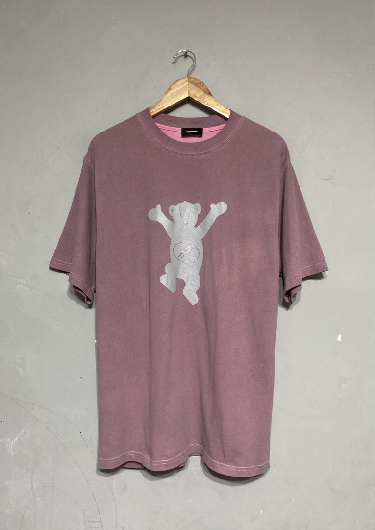 AUTHENTIC WELLDONE MIRROR BEAR DESIGN (Category: Tshirts & Polo Shirts ) located in Antipolo. Submitted by treasurethings02 (Listing ID 1463774997, Image 1). Description: WELLDONE BEAR MIRROR ACID PINK COLOR EXCELLENT 9.5CR NEED NEED WASH DIMENSIONS 23W/29L PHOTO DETAILS GANDA NETO🙏😩.