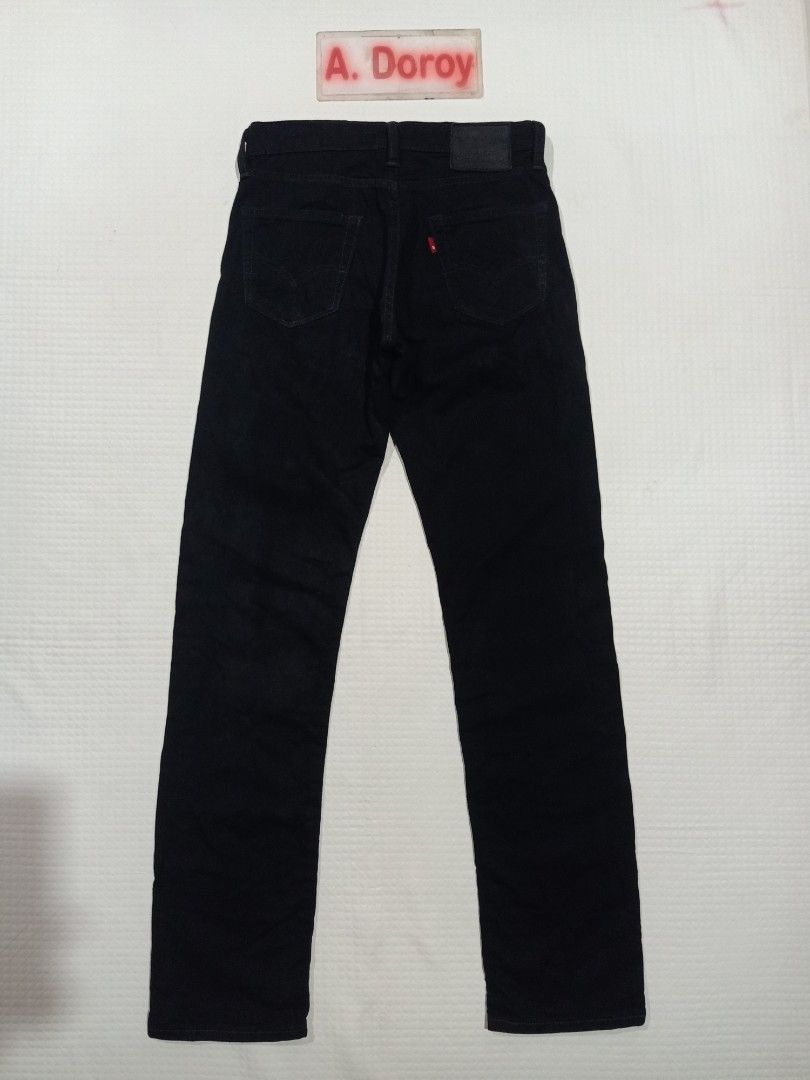 Authentic/Legit 💯 Levi's 504 Regular Straight Fit (Category: Jeans) located in Manila. Submitted by archie_doroy (Listing ID 1463877118, Image 3). Description: Authentic/Legit 💯 Levi's 504 Regular Straight Fit Semi Stretch Blank tab Solid Black Color Size 29-30 waistline Length 42 inches Leg opening 7.5 inches Good as new condition 💯 Color rate 10/10 Black na Black No any issues 950 Freeship.
