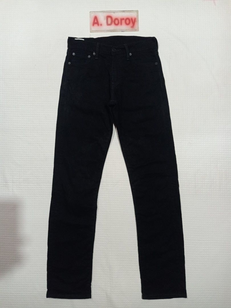 Authentic/Legit 💯 Levi's 504 Regular Straight Fit (Category: Jeans) located in Manila. Submitted by archie_doroy (Listing ID 1463877118, Image 1). Description: Authentic/Legit 💯 Levi's 504 Regular Straight Fit Semi Stretch Blank tab Solid Black Color Size 29-30 waistline Length 42 inches Leg opening 7.5 inches Good as new condition 💯 Color rate 10/10 Black na Black No any issues 950 Freeship.