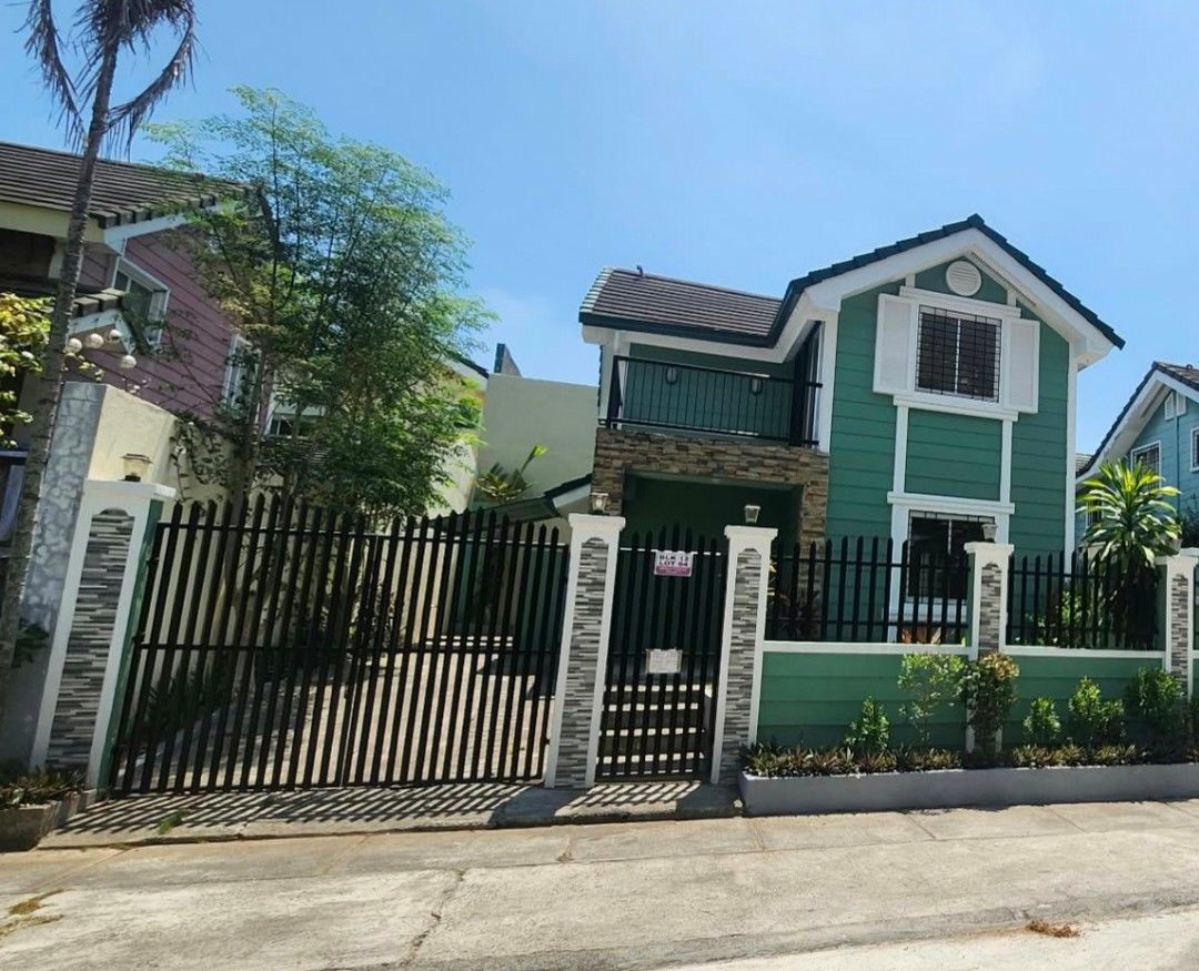 Avida Cavite Houses (Category: House & Lot) located in Cavite. Submitted by sophiayudequina (Listing ID 1462756404, Image 1). Description: Avida Cavite along Molino-Paliparan Rd 35,000 monthly 3br 2cr gated Semi furnish Sophia 09265740431.