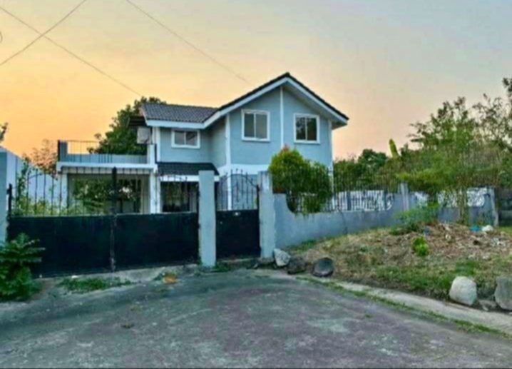 Avida Cavite Houses (Category: House & Lot) located in Cavite. Submitted by sophiayudequina (Listing ID 1462756404, Image 2). Description: Avida Cavite along Molino-Paliparan Rd 35,000 monthly 3br 2cr gated Semi furnish Sophia 09265740431.