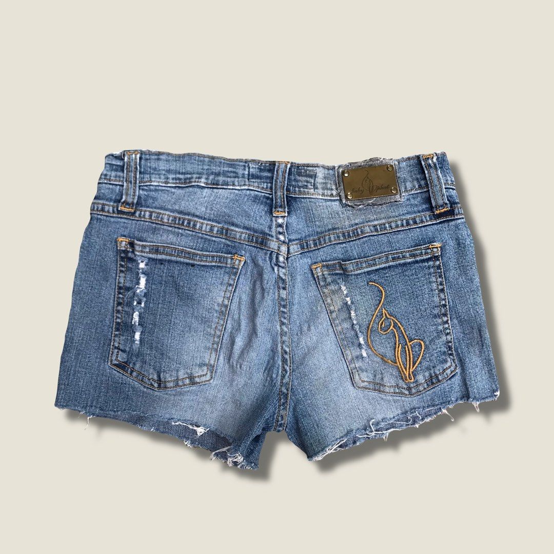 baby phat micro short y2k (Category: Shorts) located in Bulacan. Submitted by rage_against_stitches.ph (Listing ID 1463821123, Image 1). Description: Waist 28 .
