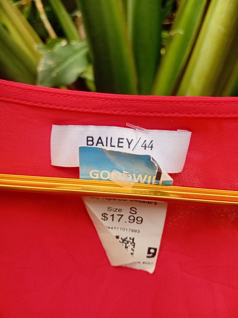 Bailey 44 Pinkish Red Small Top with Ruffles/Trailing Sleeves (Category: Longsleeves) located in Makati City. Submitted by ellavee_you (Listing ID 1463801021, Image 3). Description: super chic. mayora ang dating. mukang kagalang galang at pinagpala sa vavaeng lahat. ganern send offer! ❤️.