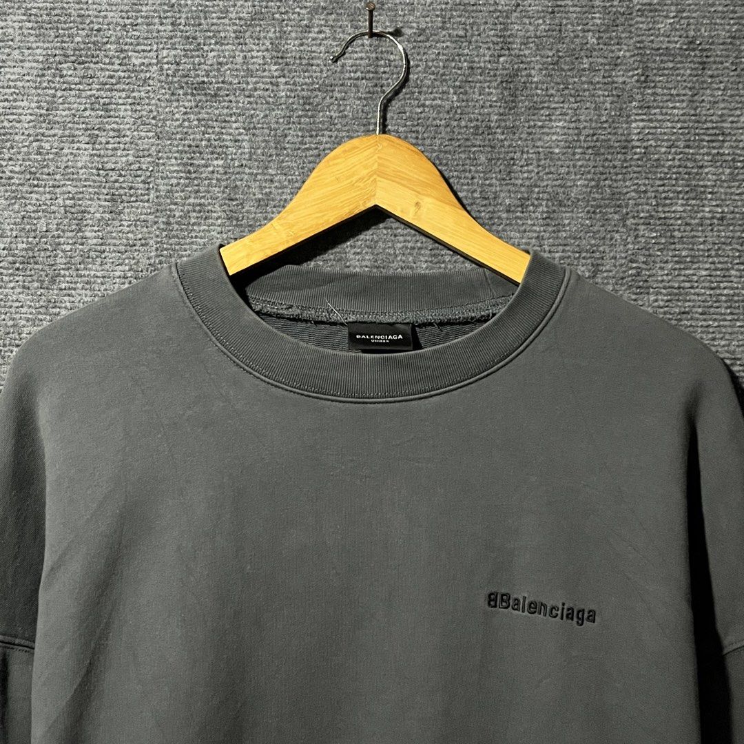 BALENCIAGA CREWNECK (Category: Luxury Apparel) located in Naga. Submitted by goodfinds_only.v1 (Listing ID 1463820699, Image 2). Description: FOR SALE -BALENCIAGA CREWNECK SIZE:MEDUIM MEASUREMENTS WIDTH:24 INCHES LENGTH:28 INCHES COLOR RATE:9/10 COLOR MAY VARY DUE TO LIGHTNINGS EXCELLENT CONDITION NO FLAWS DM ME TO PURCHASE! LOCATION:NAGA CITY BICOL.