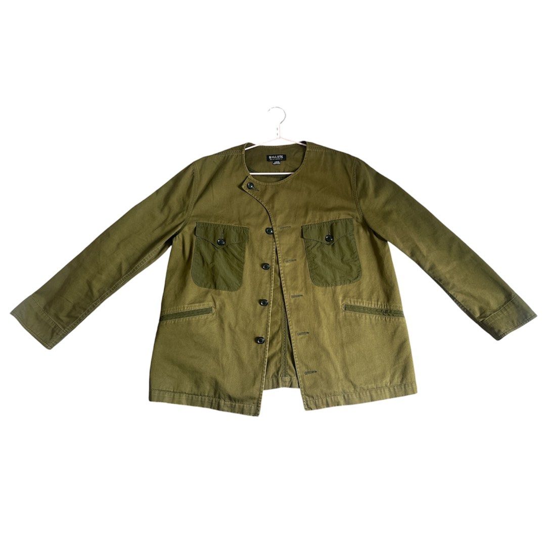 BALLUTE Olive Green Utility Jacket (Category: Coats, Jackets and Outerwear) located in Cagayan de Oro. Submitted by thelastzipper (Listing ID 1463807512, Image 1). Description: - Olive green utility jacket by BALLUTE - Size: Large (L) - Button-up front closure - Two chest pockets - Two hip pockets - Collarless design - Ideal for layering *️⃣ NO LOWBALLERS PLS *️⃣ SHIPPING VIA J&T (FROM CDO) *️⃣ PAYMENT VIA GCASH ONLY.