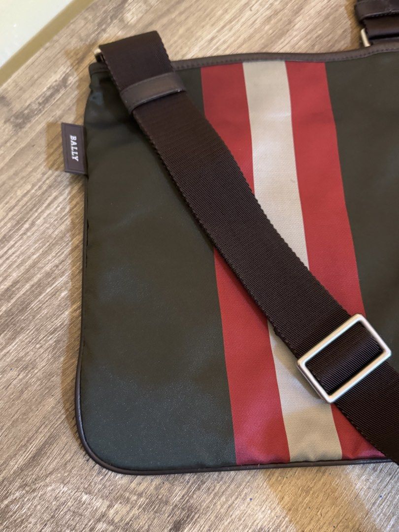 Bally Logo Small Nylon Crossbody (Category: Sling Bags) located in Taguig. Submitted by yumbougieee (Listing ID 1463744838, Image 2). Description: Good as new, no issue. Legit ✔️.