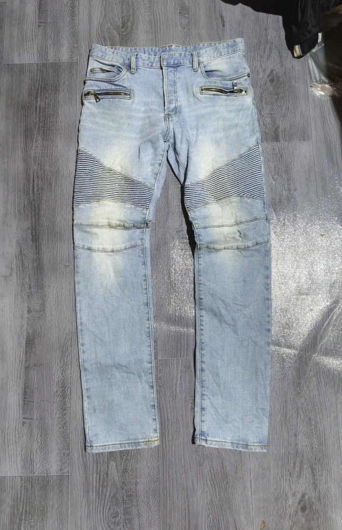 BALMAIN BIKER JEANS (Category: Activewear) located in Tagum. Submitted by danelle_closet1106 (Listing ID 1463854814, Image 1). Description: IN GOOD CONDITION SIZE:32 ISSUE:NO BUTTONS BUT HAVE ZIPPER AND PATCH AND THE BACK SEE LAST 2 PICS TY! THE REST ALL GOODS NEED WASH ONLY.