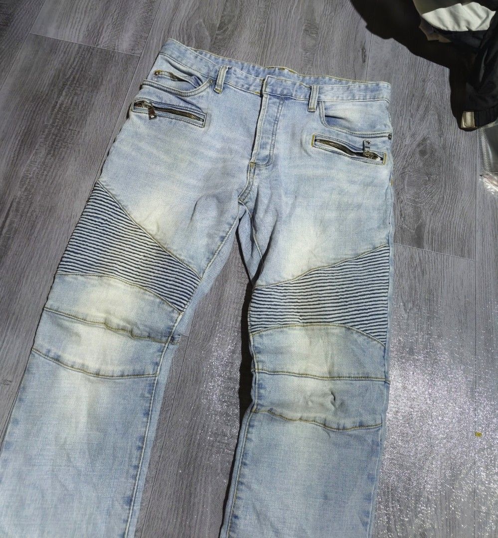 BALMAIN BIKER JEANS (Category: Activewear) located in Tagum. Submitted by danelle_closet1106 (Listing ID 1463854814, Image 2). Description: IN GOOD CONDITION SIZE:32 ISSUE:NO BUTTONS BUT HAVE ZIPPER AND PATCH AND THE BACK SEE LAST 2 PICS TY! THE REST ALL GOODS NEED WASH ONLY.