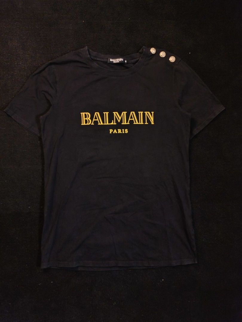 Balmain Paris Script (Category: Shirts) located in San Fernando. Submitted by gaboo_asncn (Listing ID 1463824225, Image 2). Description: - Balmain Paris Script - Size: Medium on tag (W20/L28) - Condition: Good - Color Rate: 8.5/10 - No issue.