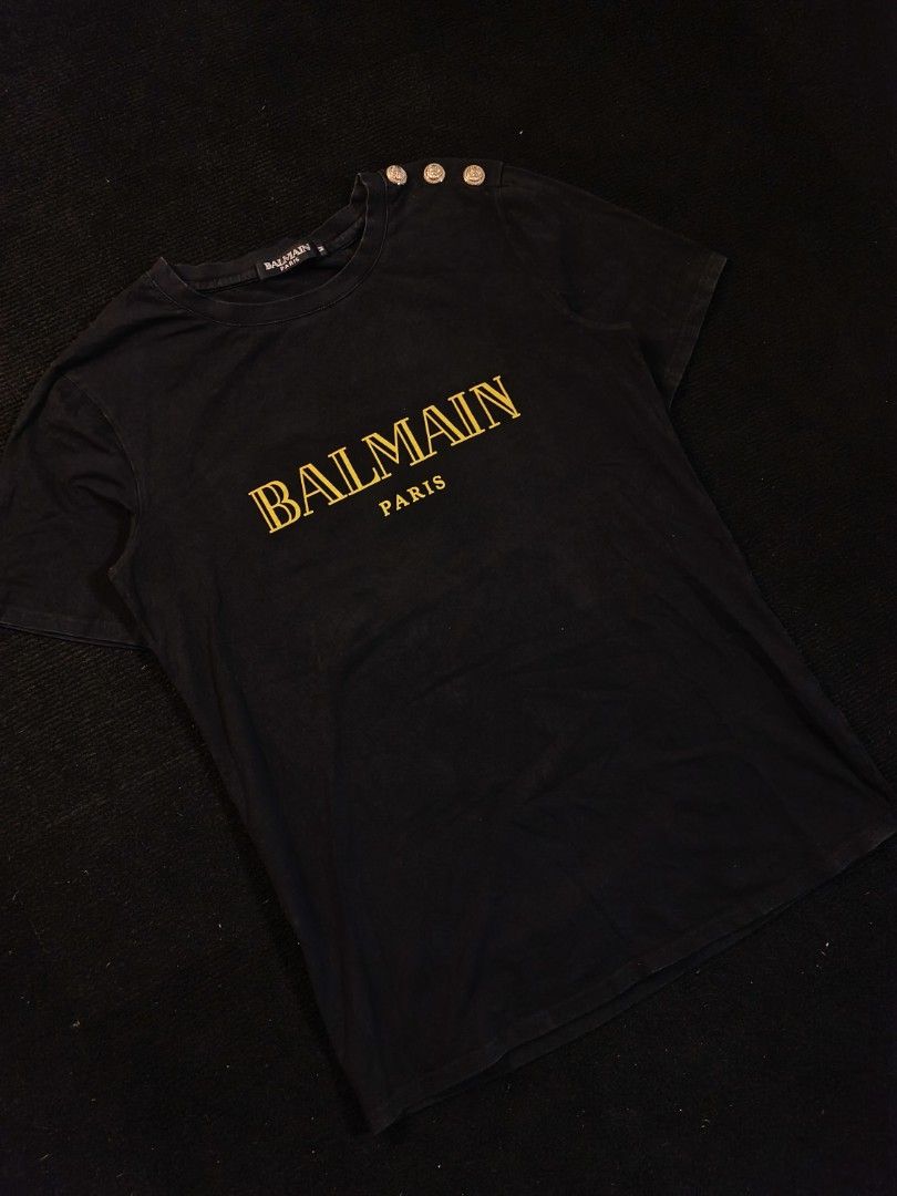 Balmain Paris Script (Category: Shirts) located in San Fernando. Submitted by gaboo_asncn (Listing ID 1463824225, Image 1). Description: - Balmain Paris Script - Size: Medium on tag (W20/L28) - Condition: Good - Color Rate: 8.5/10 - No issue.