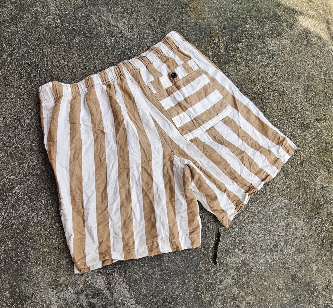 Banana Republic Striped Shorts (Category: Shorts) located in Las Pinas. Submitted by rcp123 (Listing ID 1463858926, Image 2). Description: - Brand: Banana Republic - Color: Brown and white stripes - Size: Medium (M) - Waist: Elastic with drawstring - Pockets: Back pocket with button closure - Inseam: 8 inches - Origin: Made in Sri Lanka linen blend waist 30 -32 length 15.5 legopen 10.5 .